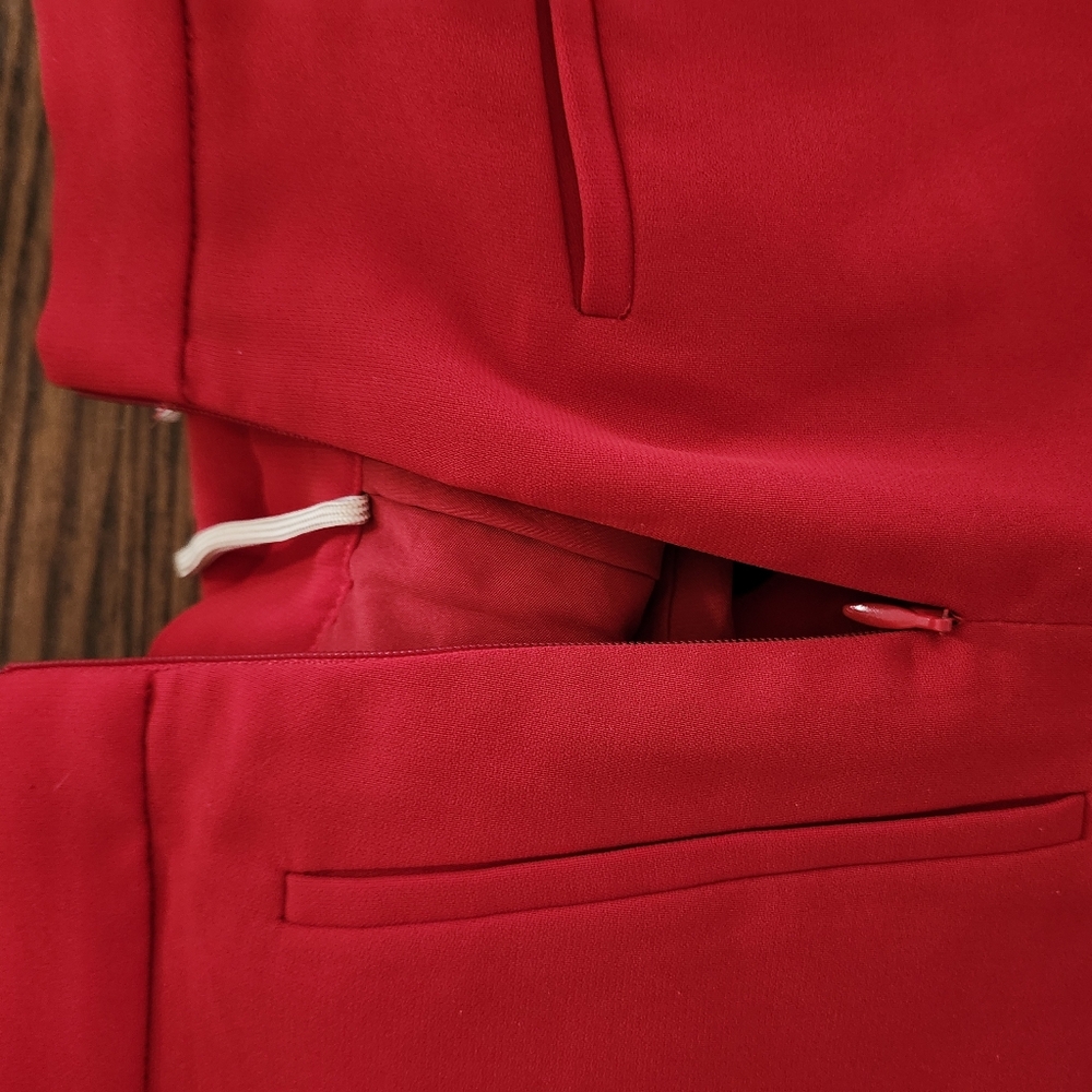 😻 3/$30 Aritzia Wilfred Red Scalloped Hem High Waist Shorts Size 2 - Picture 7 of 9